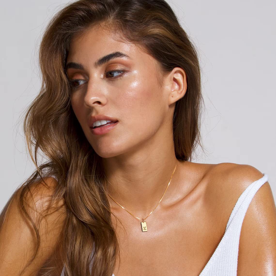 Крошечные квадратные 26 началь – обзор и цена Initial Letter Necklace 18K Gold